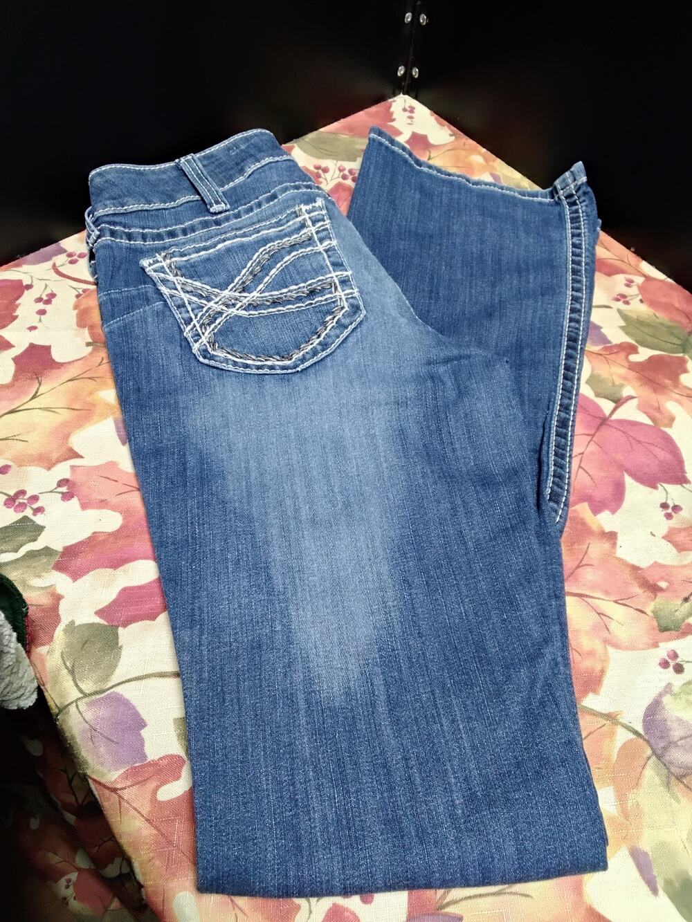Ariat Ladies Jeans Size 29L five pocket zip slightly leg flare Western